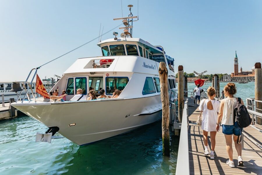 Venice: Burano, Torcello & Murano Boat Tour w/Glassblowing - Practical tips for making the day work