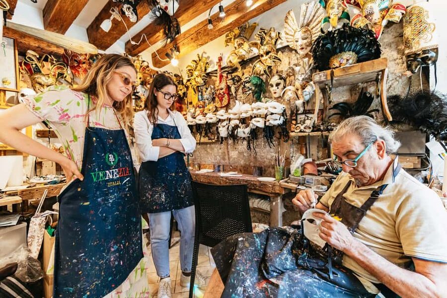 Venice: Carnival Mask Workshop - Painting with Venetian colors and glitter