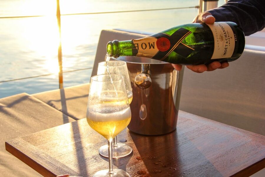 Venice: Catamaran Sunset Jazz Cruise with Aperitivo - Crossing the lagoon toward Lido