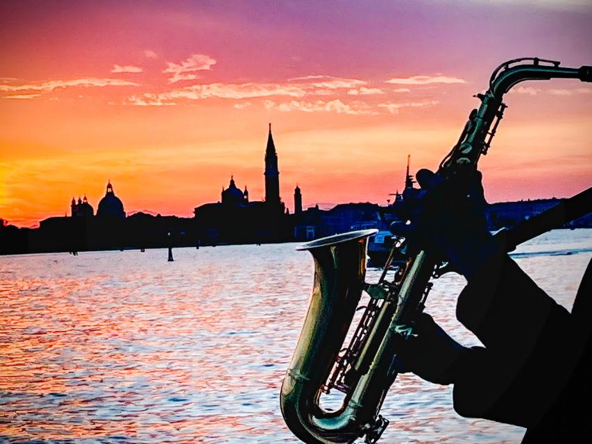 Venice: Catamaran Sunset Jazz Cruise with Aperitivo - The crew sets the tone