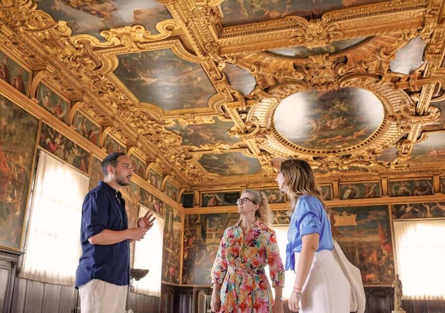 Venice: Doge's Palace and St Mark's Tour with Gondola Ride - The gondola ride, 30 minutes on shared canals