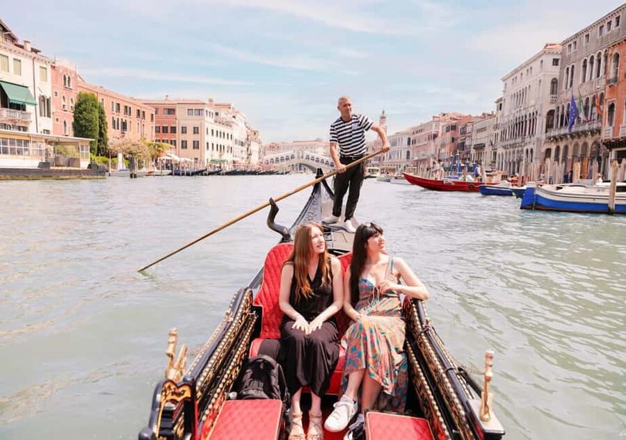 Venice: Doge's Palace and St Mark's Tour with Gondola Ride - Guide quality makes the biggest difference