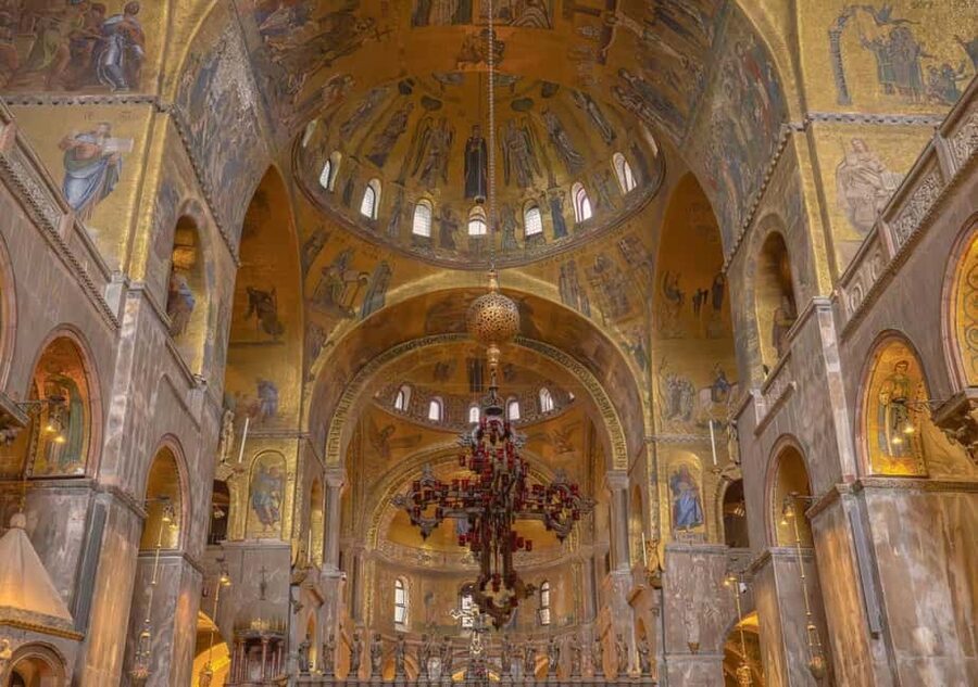 Venice: Doge's Palace and St Mark's Tour with Gondola Ride - St Mark’s Basilica, gold mosaics and strict dress rules