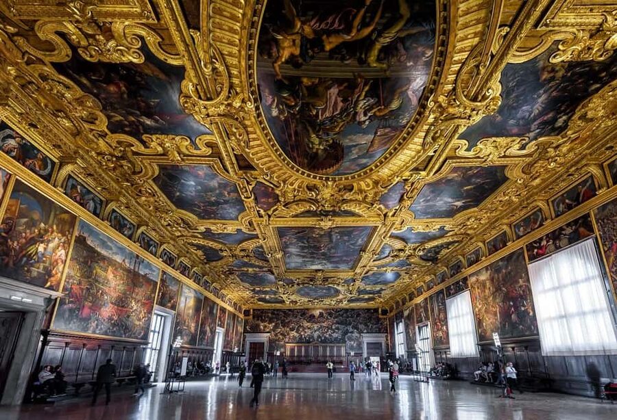 Venice: Doge's Palace Guided Tour with Optional Gondola Ride - Crossing the Bridge of Sighs