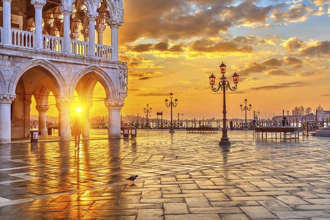 Venice Doge's Palace & Prisons Tour - The Gothic exterior and the Scala dei Giganti