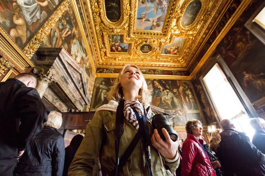 Venice: Doge's Palace Skip-the-Line Tour with Prisons - Crossing the Bridge of Sighs