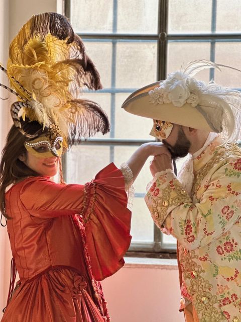 Venice: Dress-Up Experience - Language, Group Size, and Cancellation