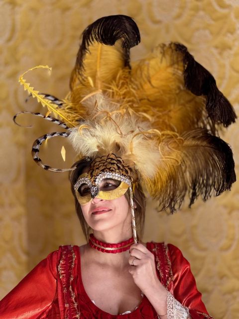 Venice: Dress-Up Experience - Choosing a Baroque Dress or Suit