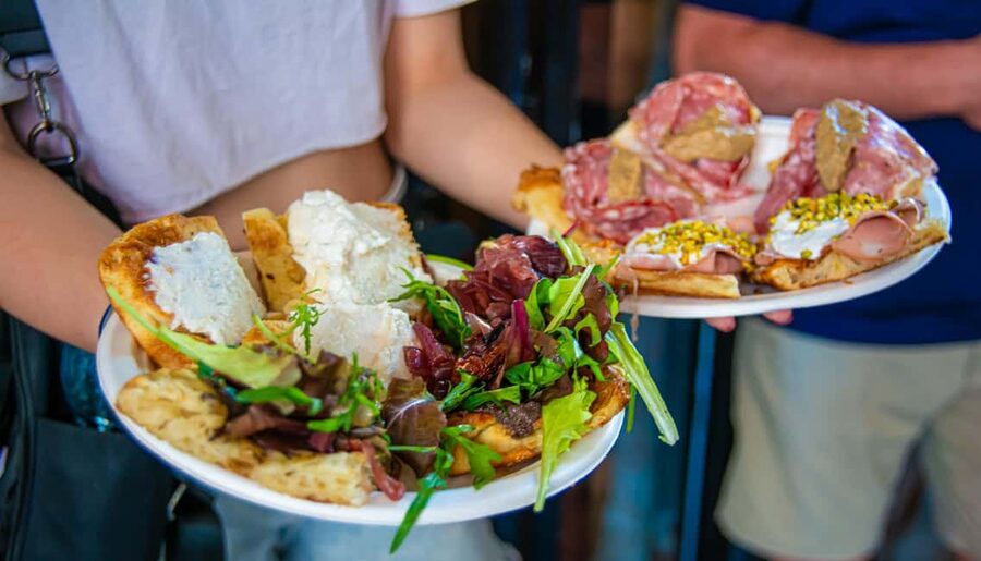 Venice: Food Tasting Tour with Cicchetti and Wine - The guides make or break the evening