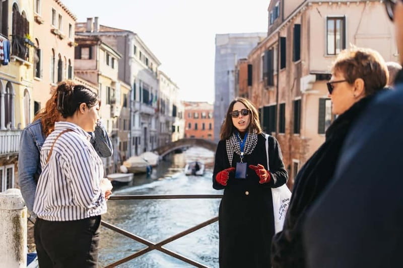 Venice: Food Tasting Tour with Cicchetti Dishes and Wine - Learning how cicchetti bars work