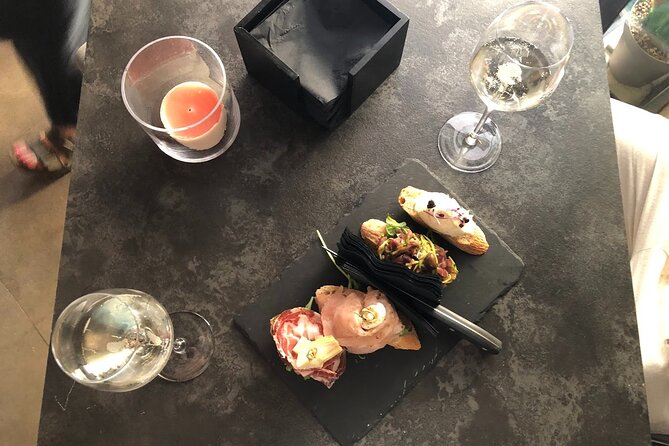 Venice Food Tour with 6+ Tastings with Cicchetti, Spritz & More - The guides make or break the day