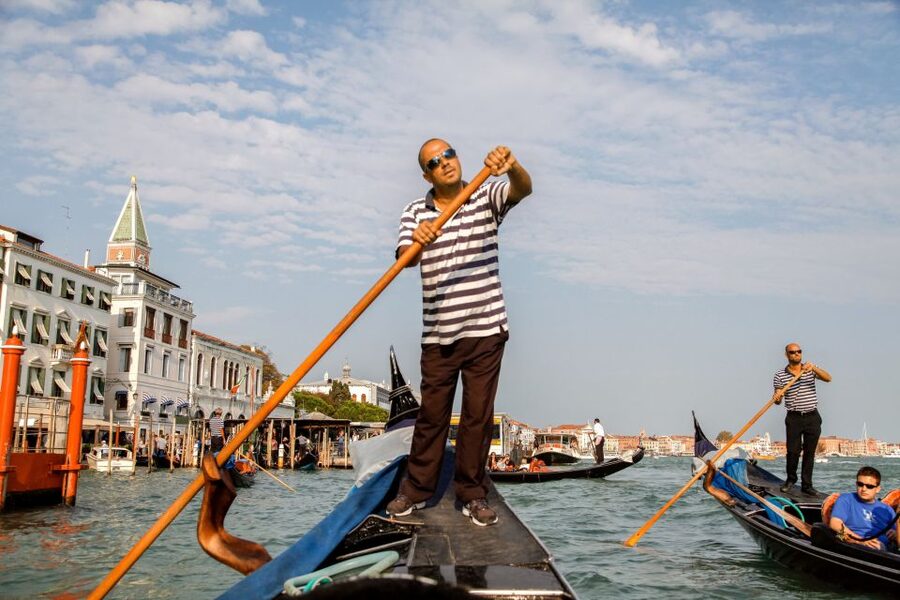 Venice: Gondola Ride with Live Guide or Audio Guide - Should you book it?