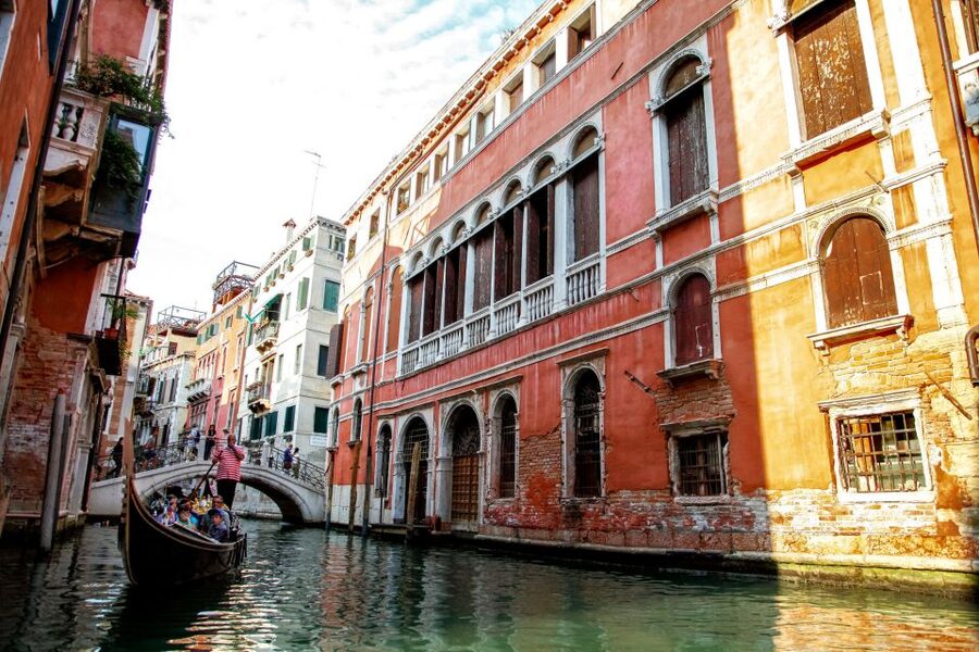 Venice: Gondola Ride with Live Guide or Audio Guide - Who will enjoy this gondola experience most?