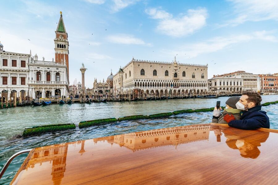 Venice: Grand Canal Boat Tour - The first views: Venice’s working waterway