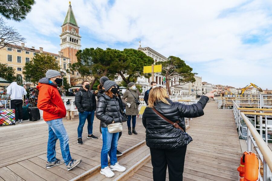 Venice: Grand Canal Boat Tour - Palazzos, hotels, and the private face of Venice