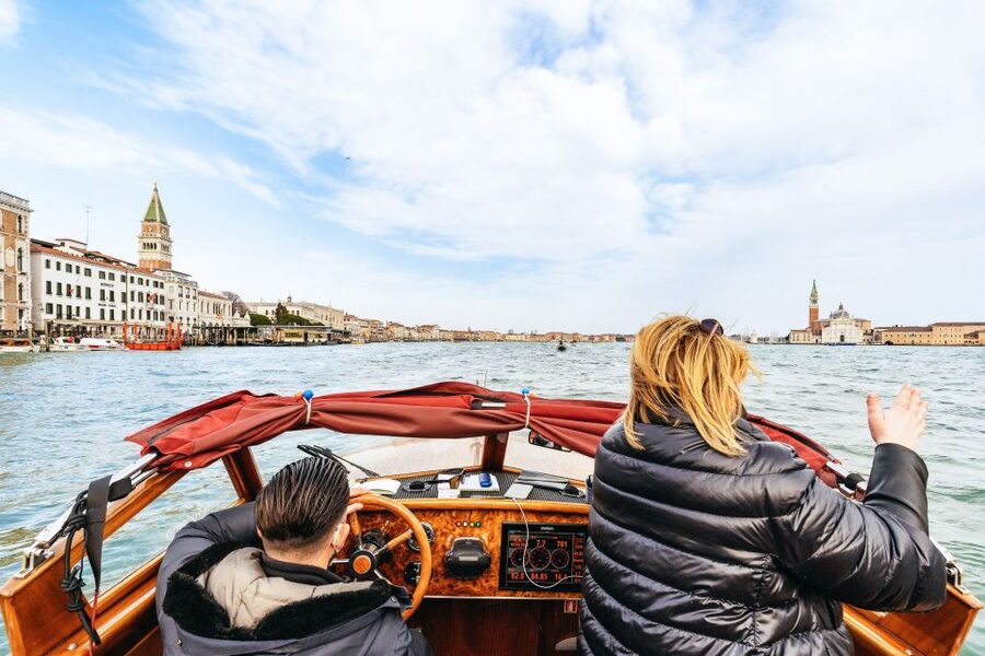 Venice: Grand Canal Boat Tour - International Venice at Fondaco dei Tedeschi