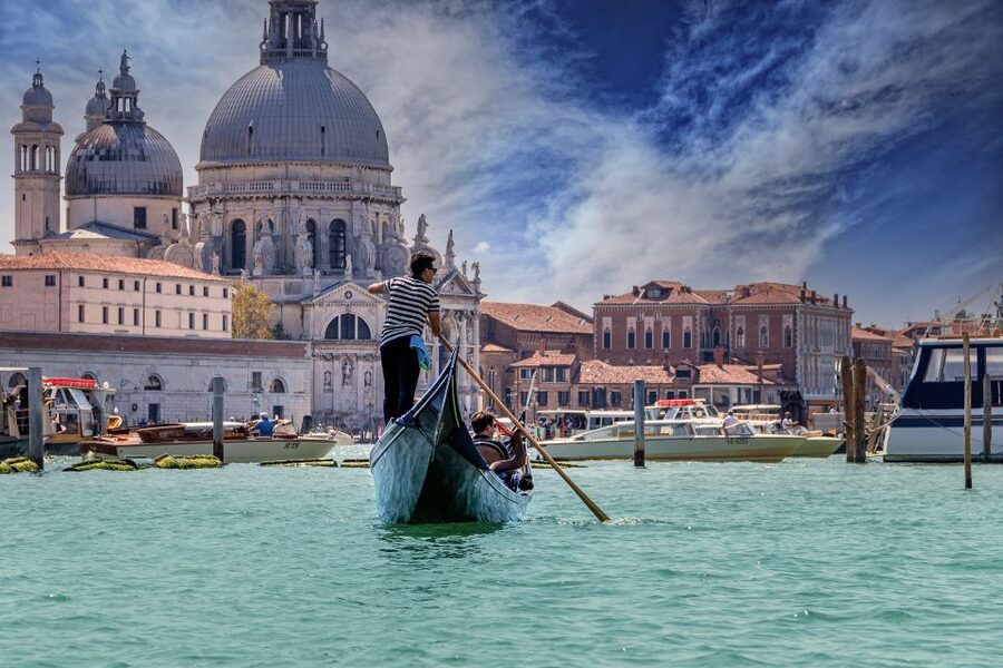 Venice: Grand Canal by Gondola with Live Commentary - Key points at a glance