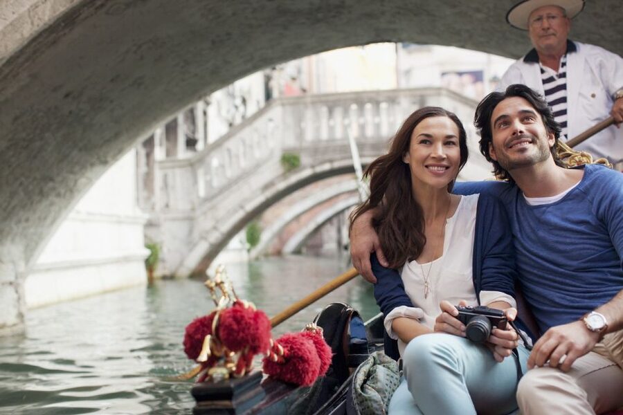 Venice: Grand Canal by Gondola with Live Commentary - What this Venice gondola tour really includes