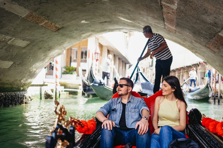 Venice: Grand Canal Gondola Ride with App Commentary - The Gondola Gallery and virtual reality presentation