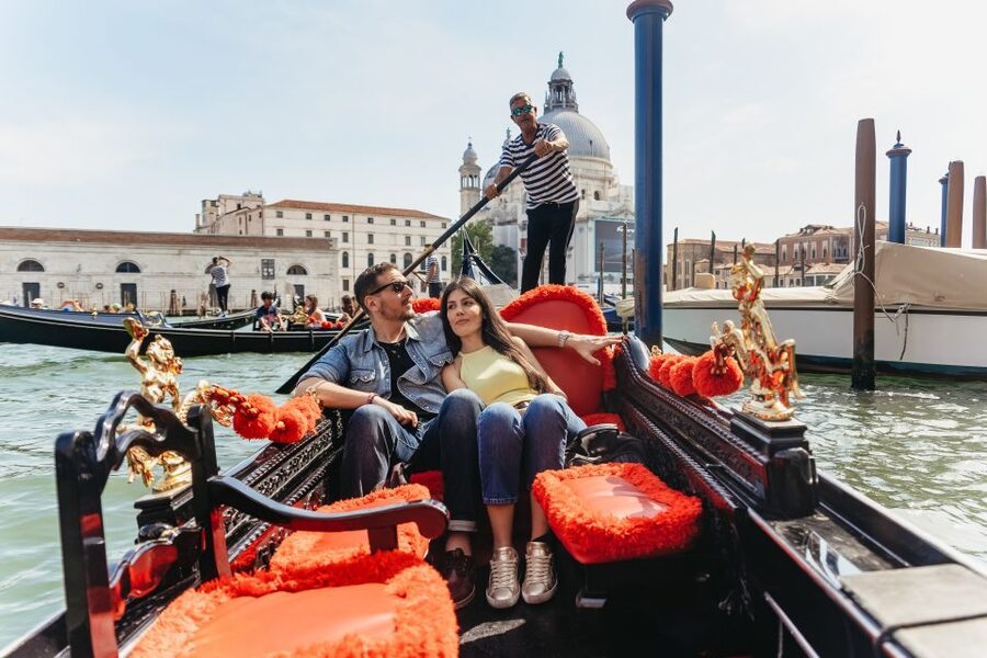 Venice: Grand Canal Gondola Ride with App Commentary - Meeting the host near San Marco
