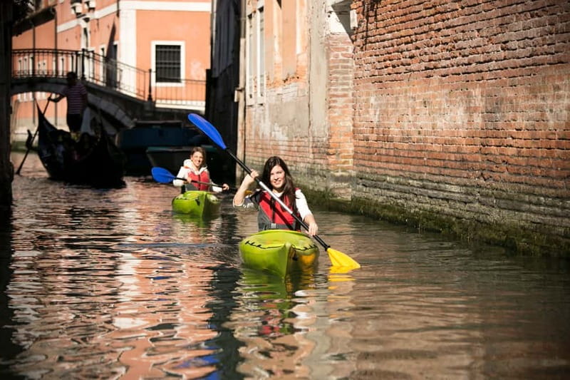 Venice: Guided Canal Kayak Tour at Day, Night, or Sunset - The safety briefing and first strokes