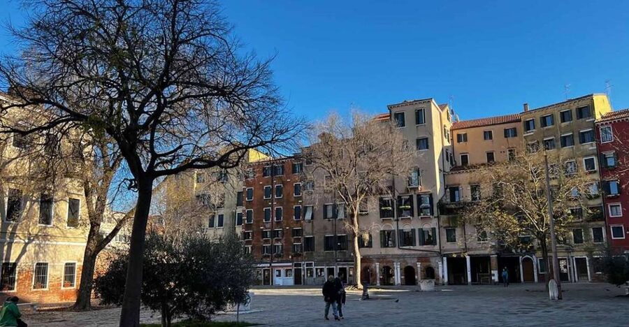 Venice: Guided Tour of the Jewish Ghetto and Synagogue Visit - Walking through the Old and New Ghettos