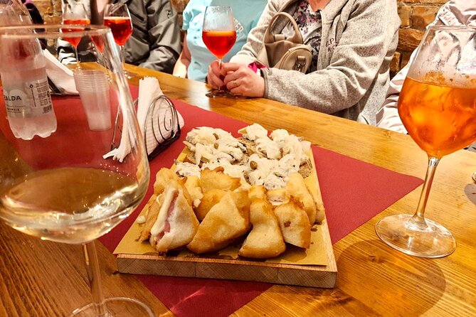 Venice: Jewish Ghetto & Cannaregio Area Food Tour: Pasta Wine Gelato and More! - Key points at a glance