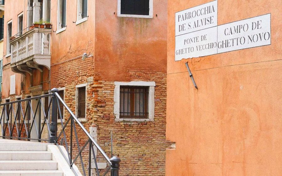 Venice: Jewish Ghetto Walking Tour with Synagogue Visits - Ghetto Nuovo: Venice’s enclosed Jewish quarter