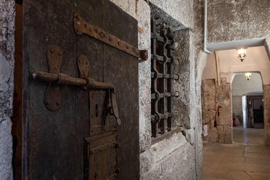 Venice: Lords of the Night Prison’s Palace Cells & Tortures - Torture instruments and the darker side of the tour
