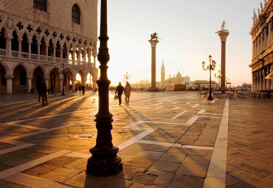 Venice, Murano, and Burano Excursion from Jesolo - How guided is the tour?