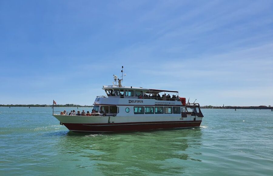 Venice: Murano & Burano Panoramic Boat Tour w/ Glassblowing - Murano glassblowing: a short but memorable demonstration
