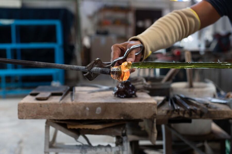Venice: Murano Glass-Blowing Demo and Workshop - Watching a glass master shape heat and color