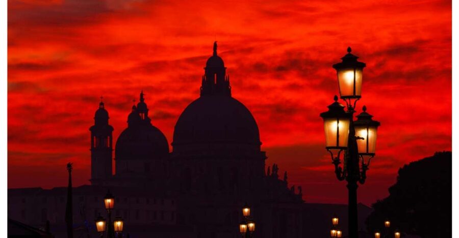 Venice: Mysterious Tales of Ghosts and Murders - The first overlooked corner and Venice’s small clues