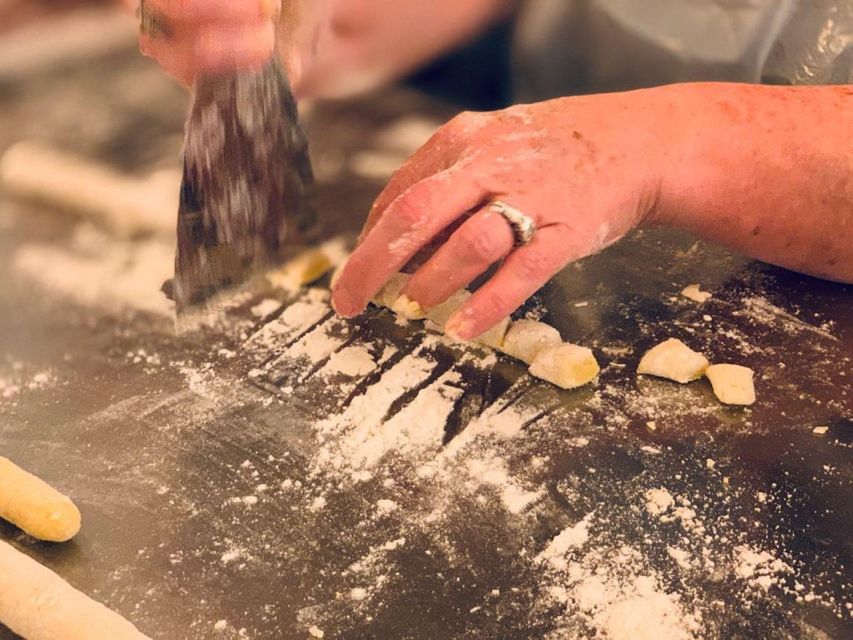 Venice: Pasta and Tiramisu Cooking Class with Wine - What the three hours are really like