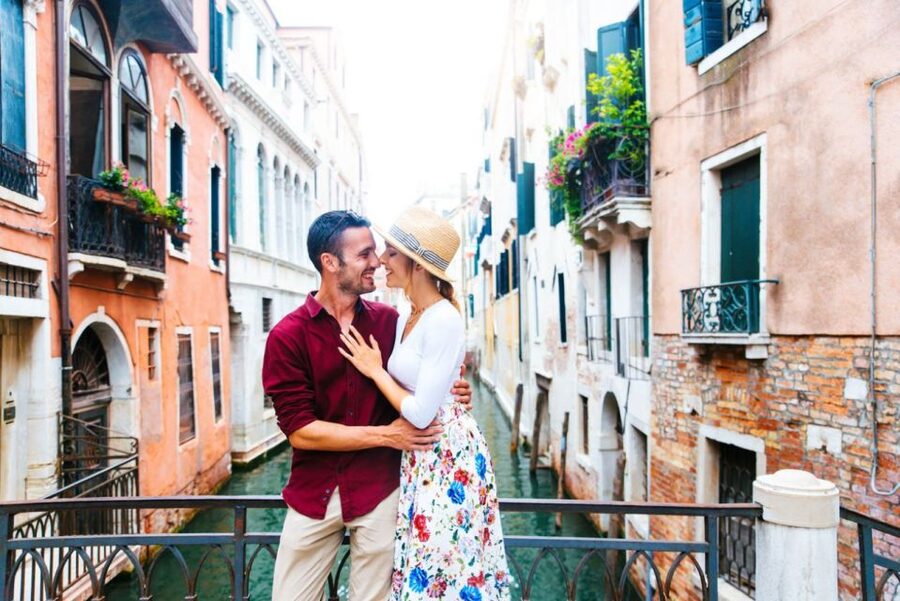Venice: Photoshoot at Piazza San Marco and the Canals - From awkward poses to natural pictures