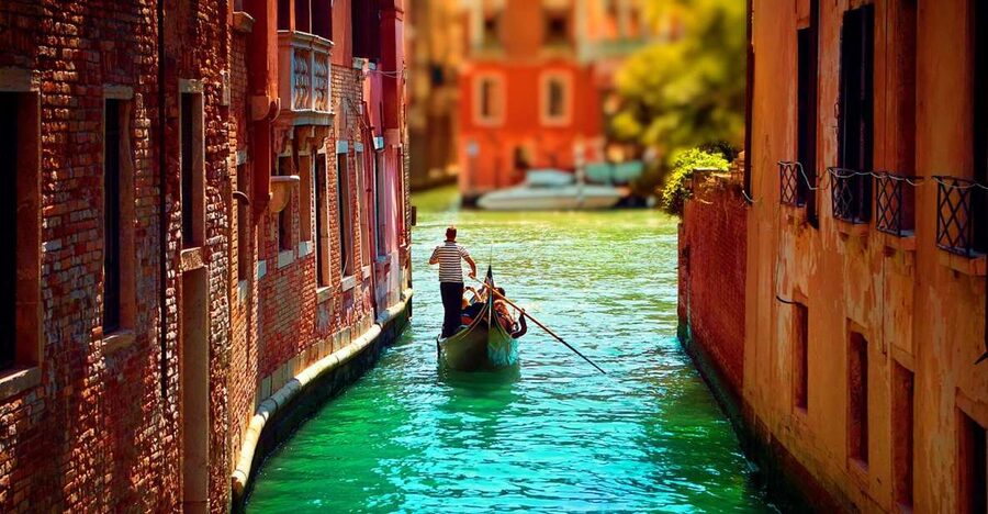 Venice: Private Gondola Cruise for up to 5 Passengers - What you see along the smaller canals