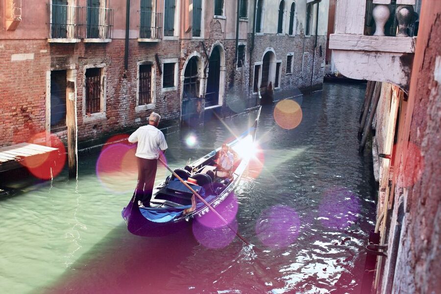 Venice: Private Gondola Ride - La Fenice and San Moisè