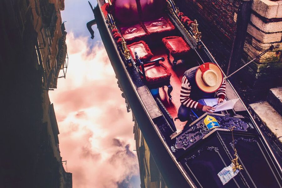 Venice: Private Gondola Ride - What the Gondolier Adds