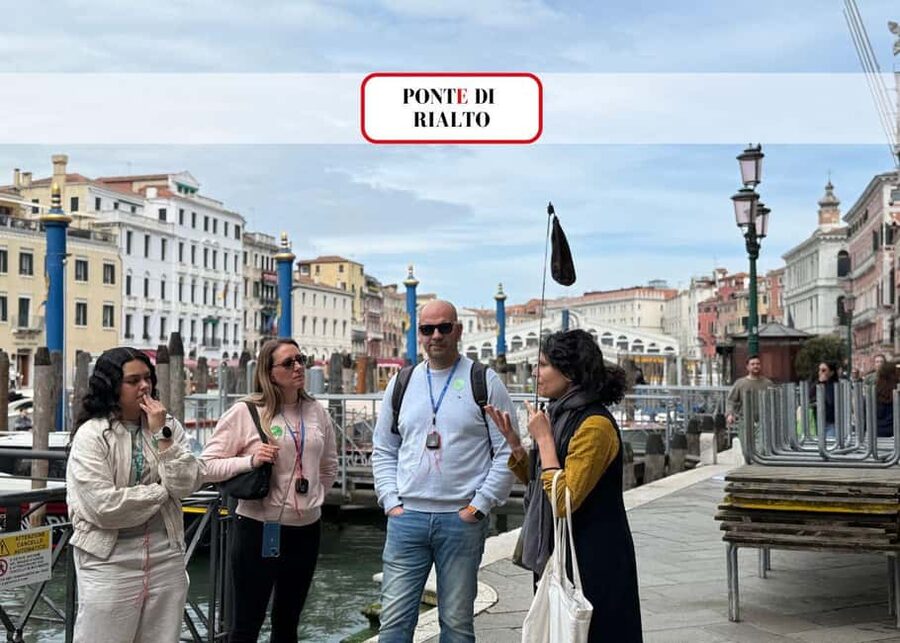 Venice: Rialto Bridge & Offbeat Unusual Venice Walking Tour - Scala Contarini del Bovolo and Venice’s unusual architecture