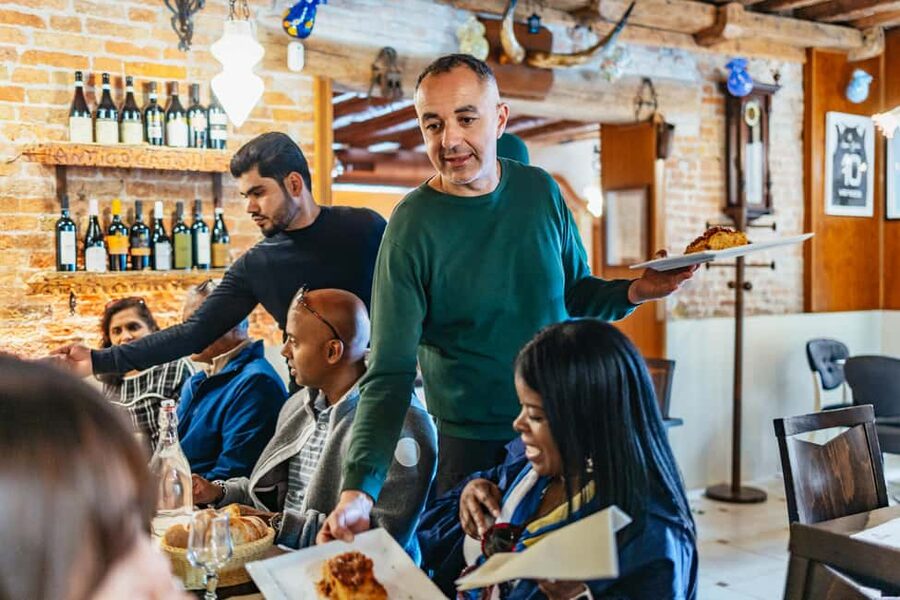 Venice: Rialto Market Food and Wine Lunchtime Tour - Veneto wines and the people behind the food