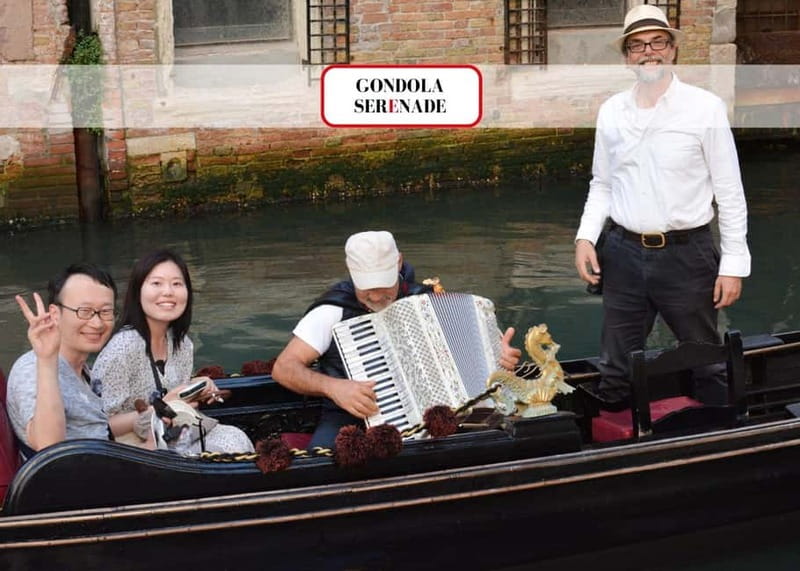 Venice: Romantic Shared Gondola Serenade on the Grand Canal - The 10-minute introduction and boat assignment