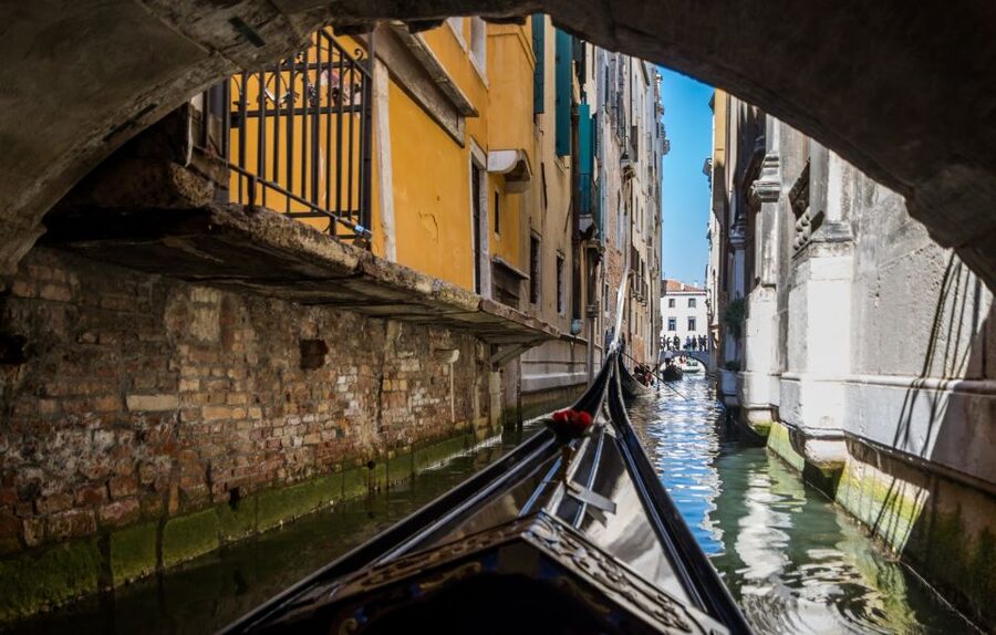 Venice: Shared Gondola Ride Across the Grand Canal - Key points to know before booking