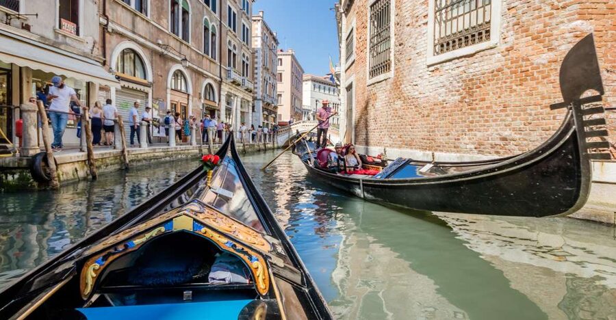 Venice: Shared Gondola Ride Across the Grand Canal - Along the Grand Canal