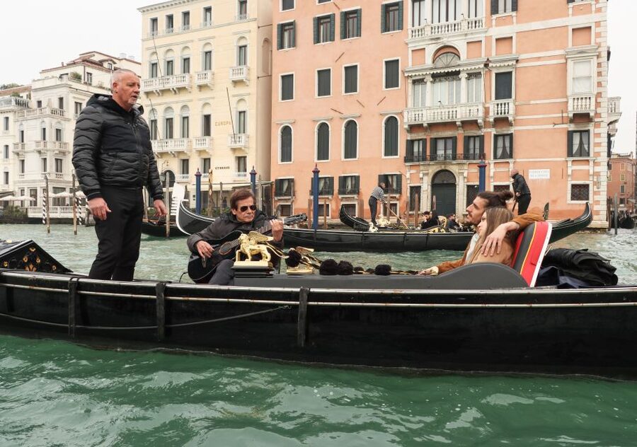 Venice: Shared Gondola Ride and Serenade - Key points at a glance