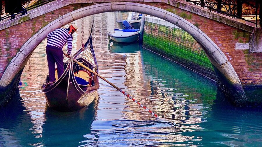 Venice: Shared Gondola Ride through the Lagoon City - San Moisè Church and the smaller canals