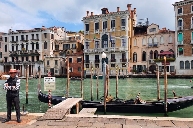 Venice Sightseeing Small Group Walking Tour with a Local Guide - Finishing in Piazza San Marco