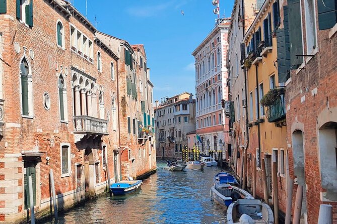 Venice Sightseeing Small Group Walking Tour with a Local Guide - The guide makes or breaks the experience