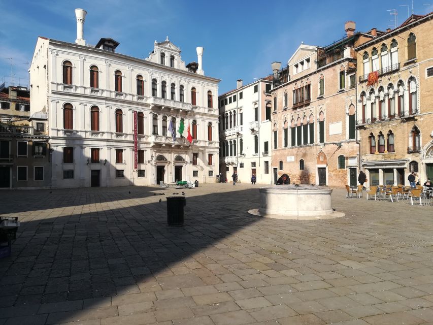 Venice: Sightseeing Tour with a Local expert - Campo San Pantalon and the first lessons in Venice