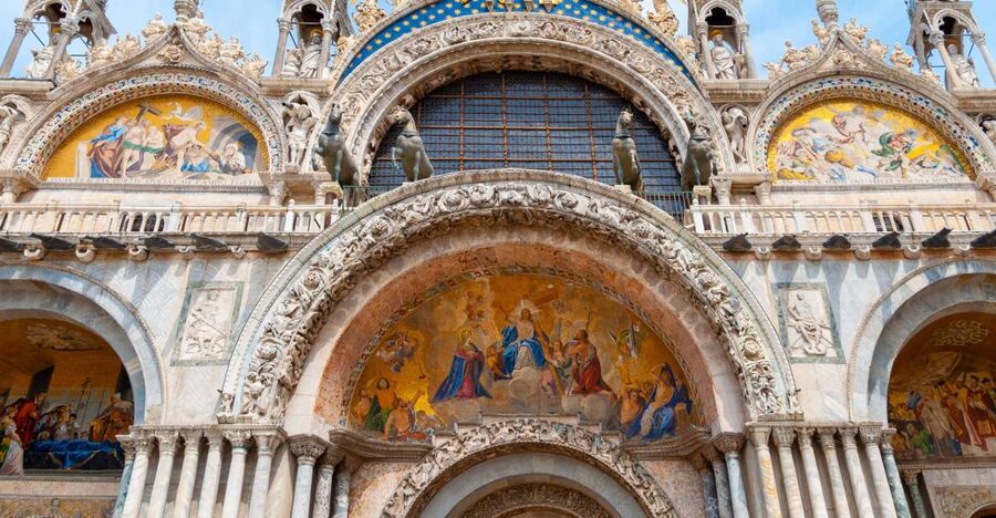 Venice: St. Mark's Basilica and Gondola Morning Tour - Why this pairing works in Venice