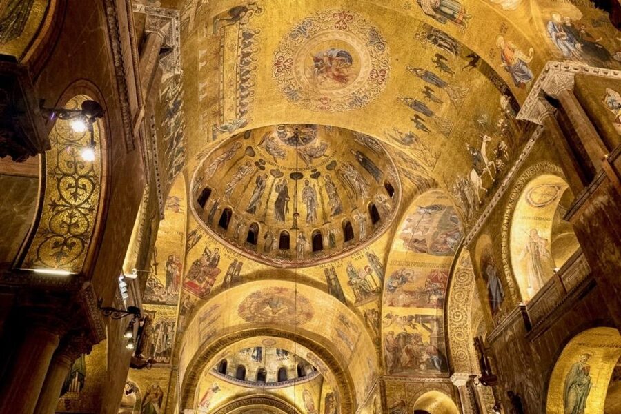 Venice: St. Mark's Basilica and Gondola Morning Tour - A three o’clock gondola ride
